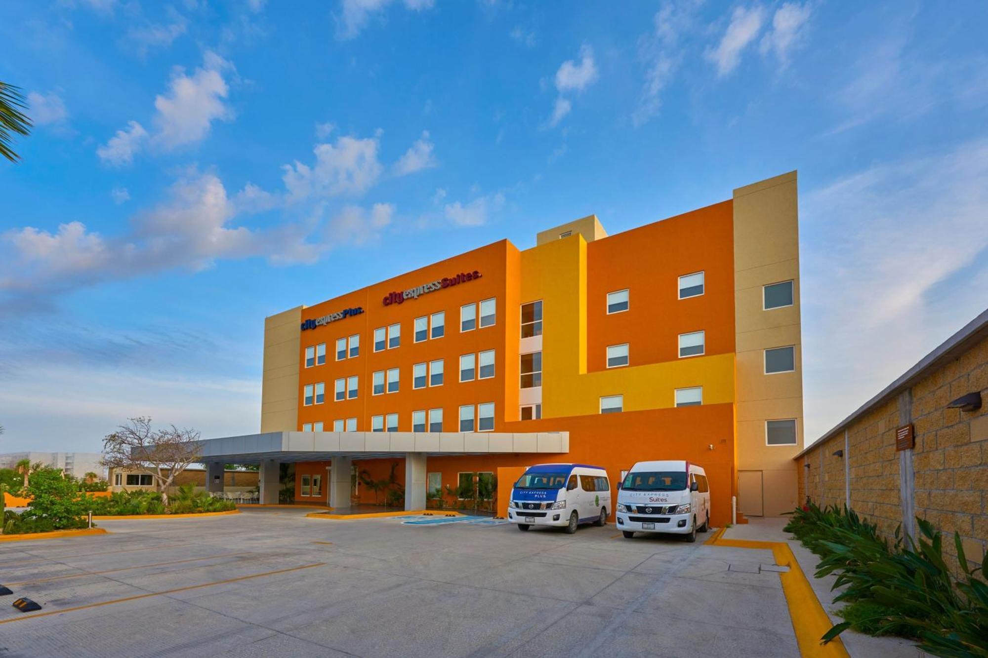 City Express Plus By Marriott Cabo San Lucas Exterior photo